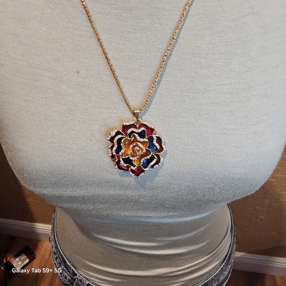 RED n BLUE FLORAL STATEMENT NECKLACE - Picture 3 of 3